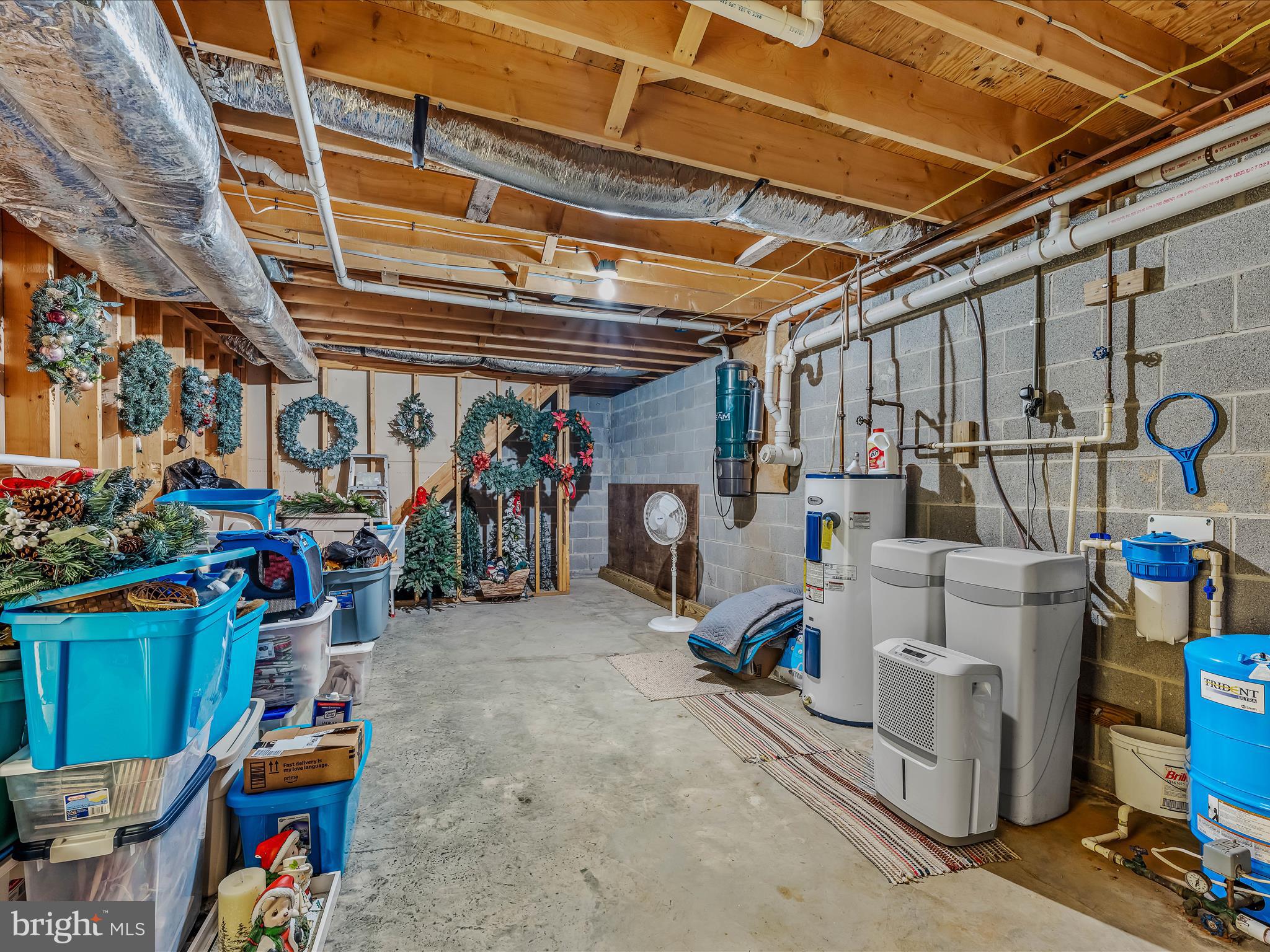 WHISPERING FALLS - Residential