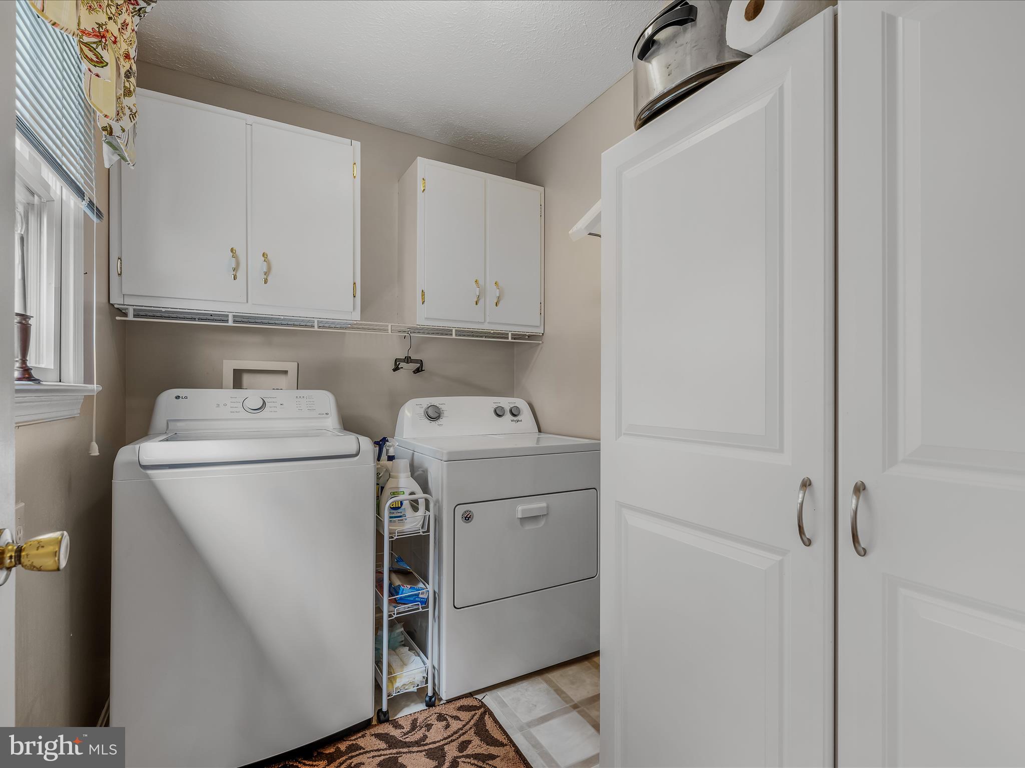 WHISPERING FALLS - Residential