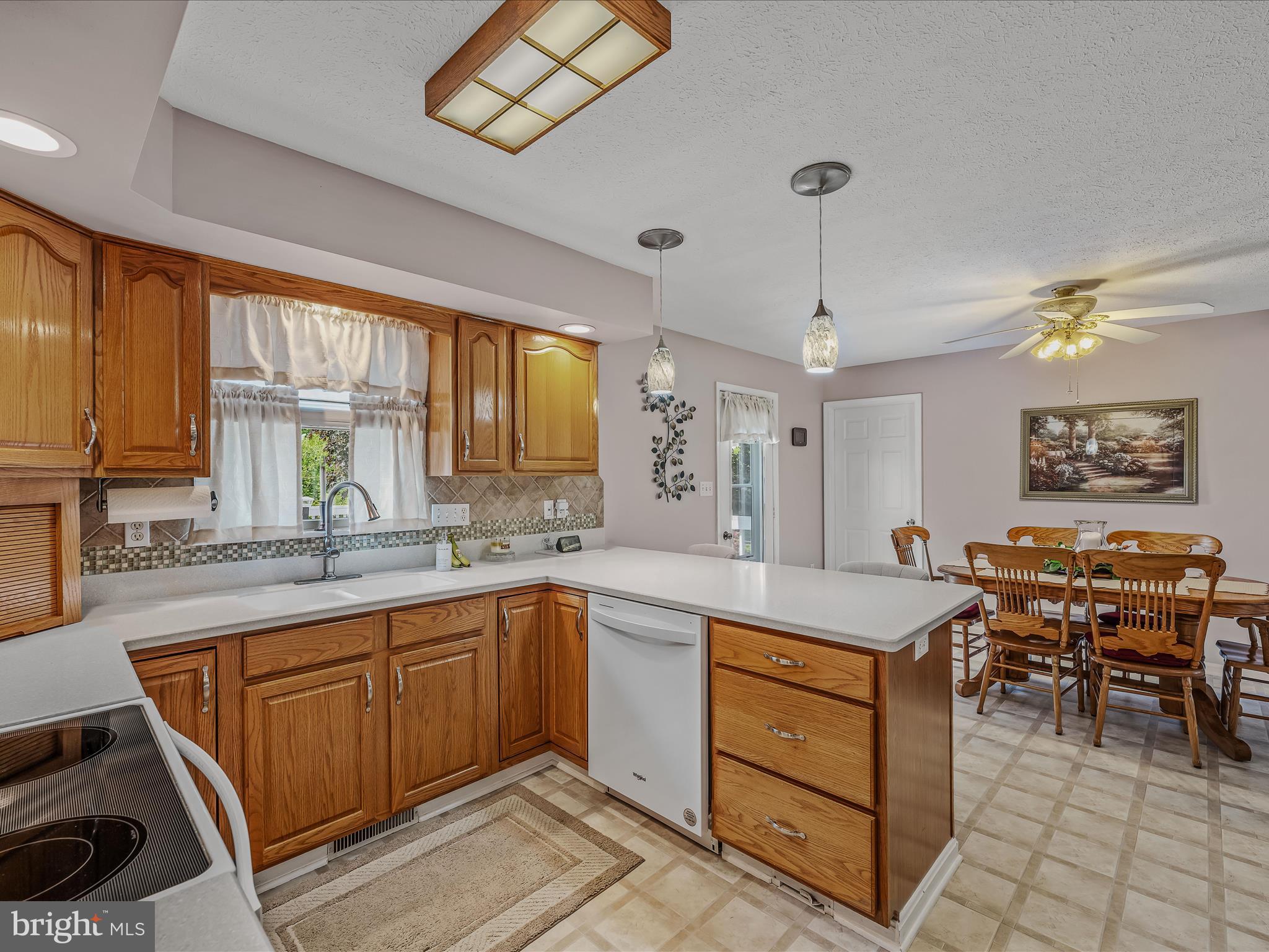 WHISPERING FALLS - Residential