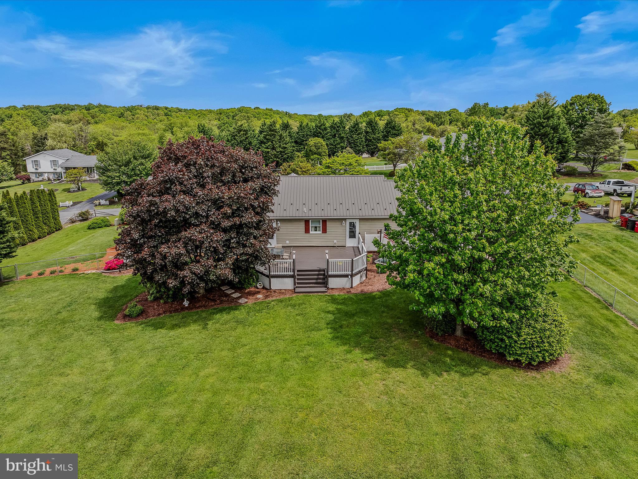 WHISPERING FALLS - Residential