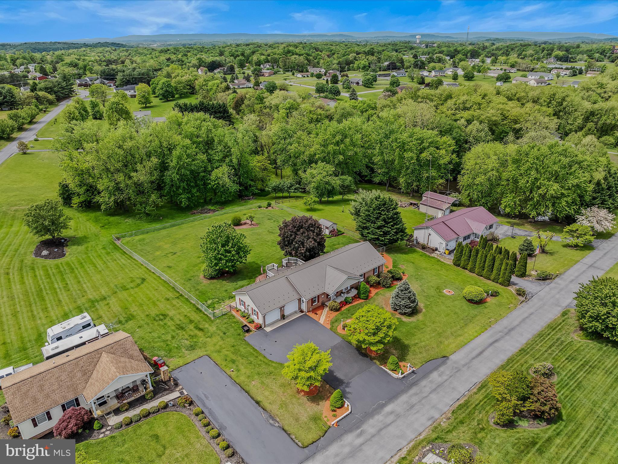 WHISPERING FALLS - Residential