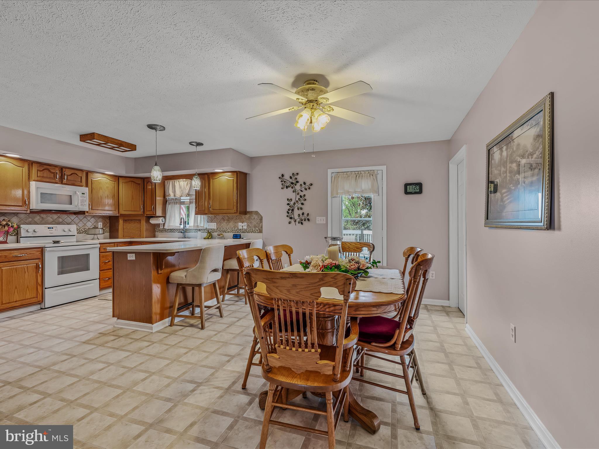 WHISPERING FALLS - Residential