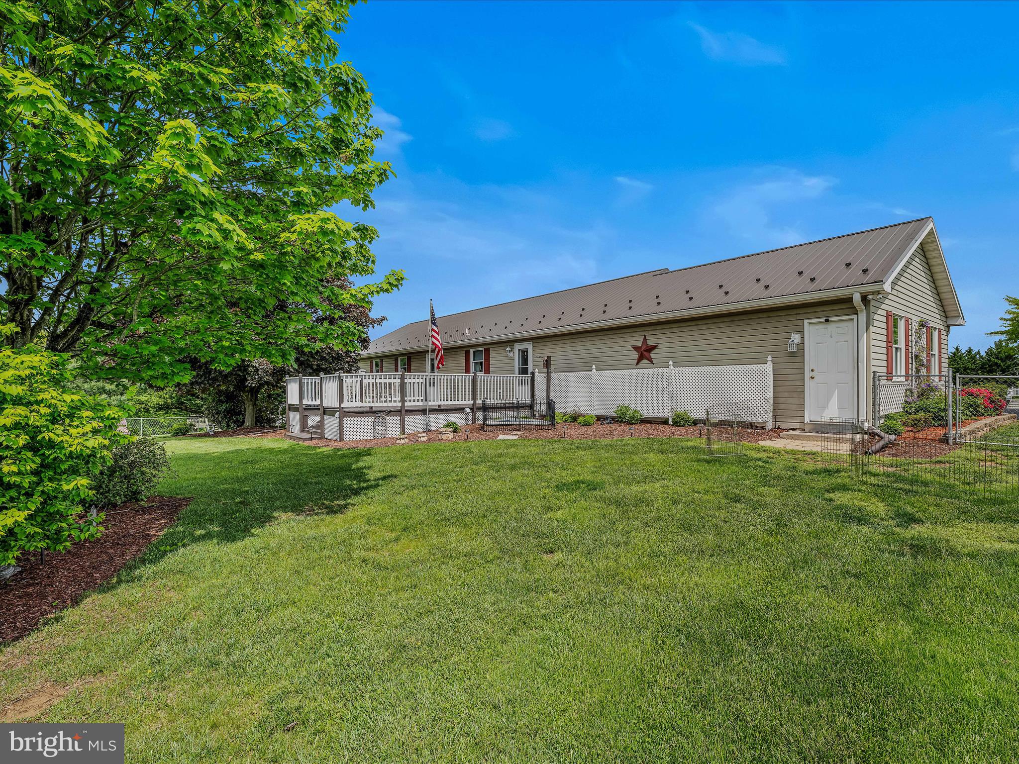 WHISPERING FALLS - Residential