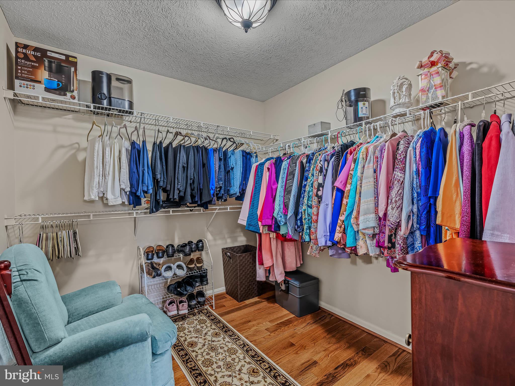 WHISPERING FALLS - Residential