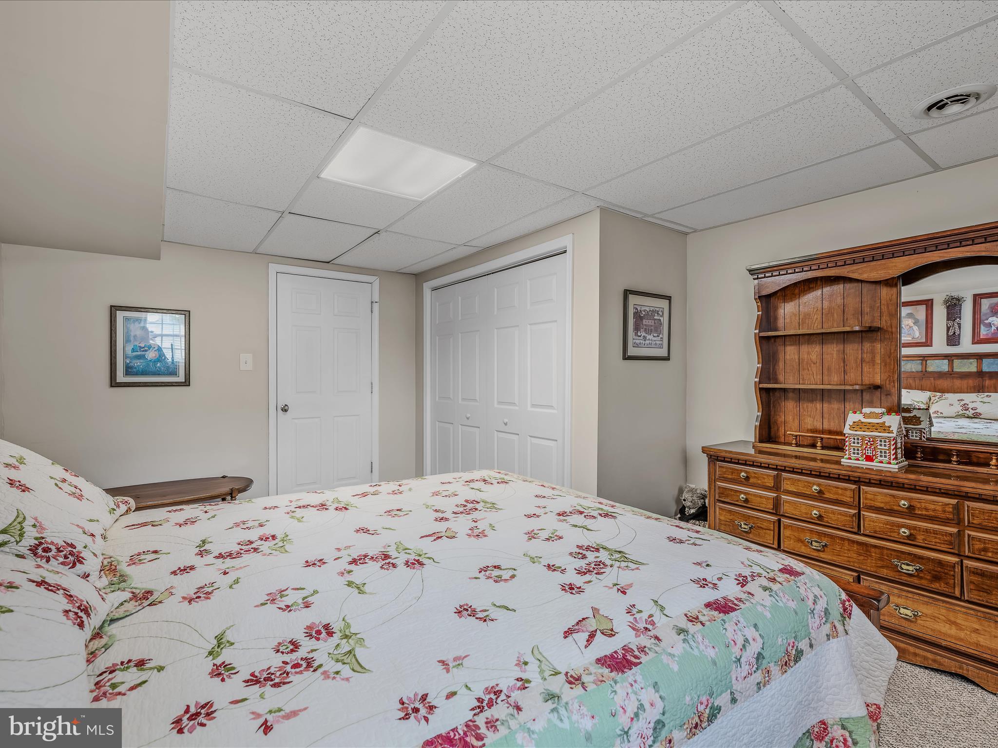 WHISPERING FALLS - Residential