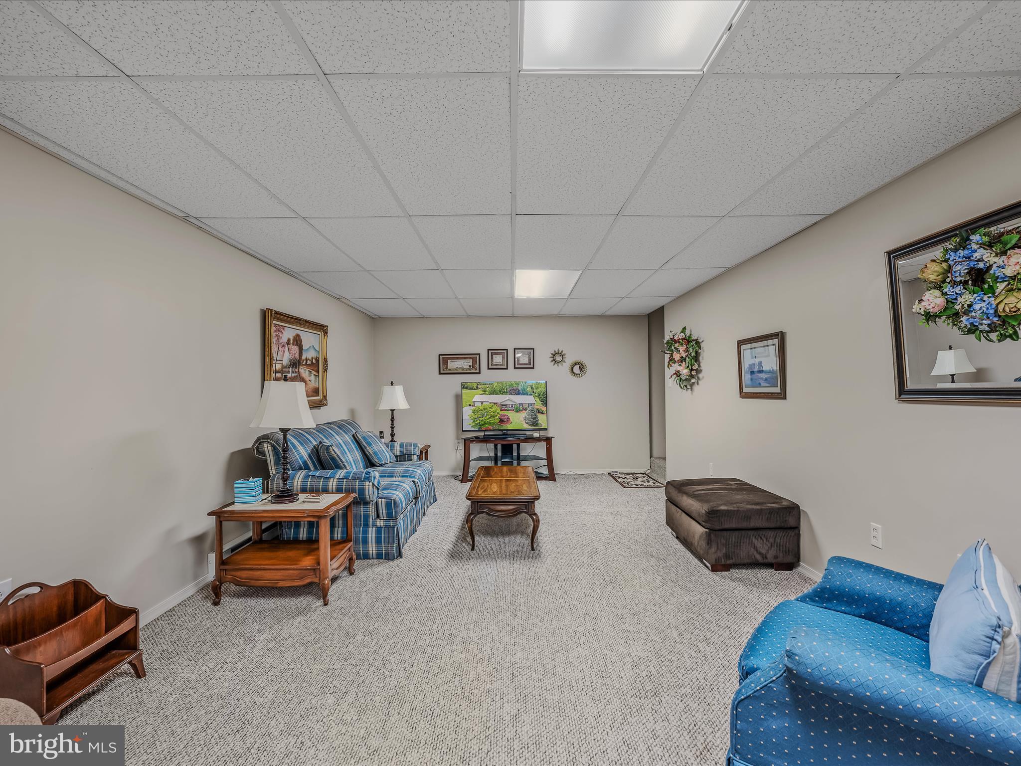 WHISPERING FALLS - Residential