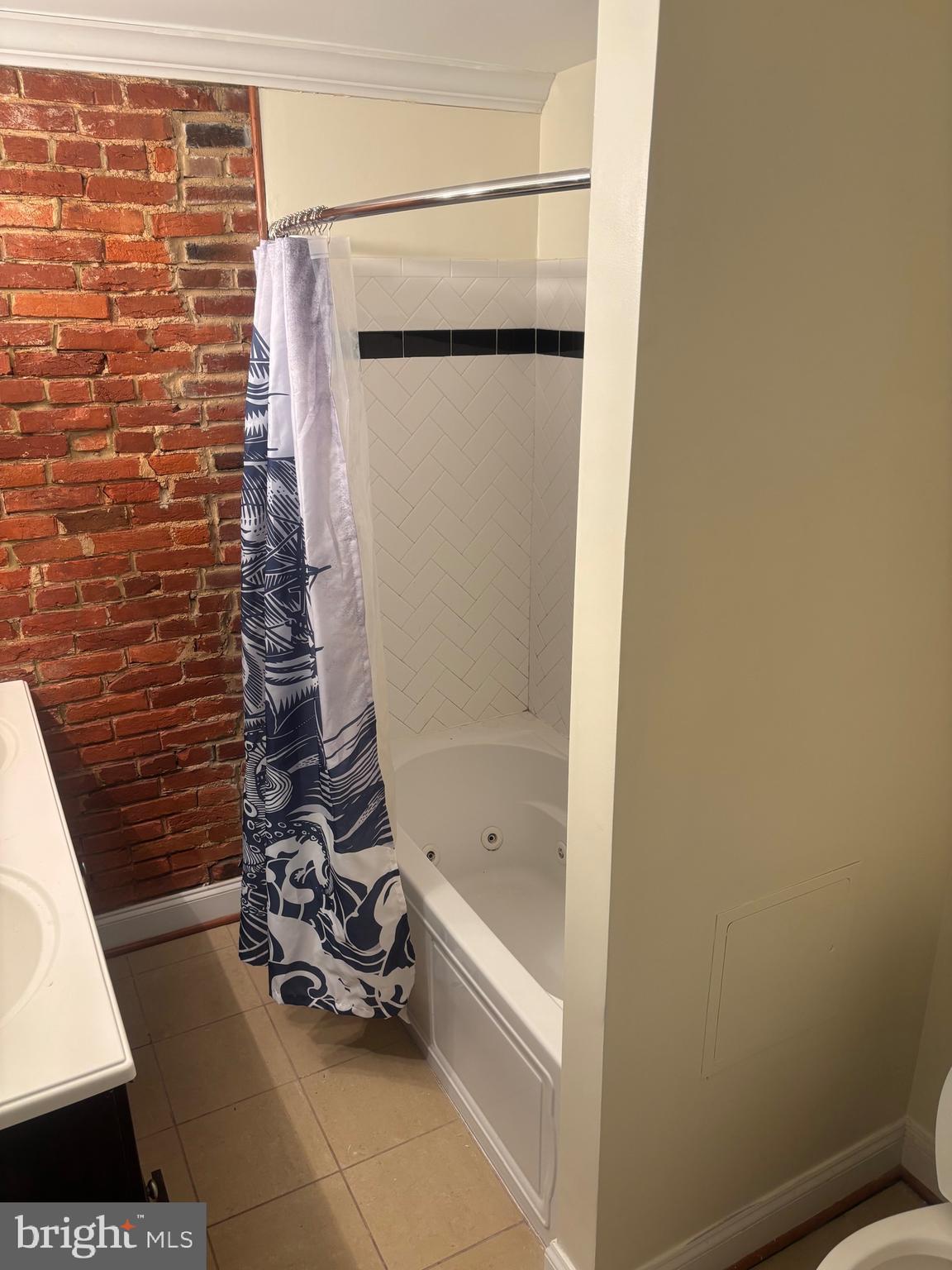 LOCUST POINT - Residential Lease