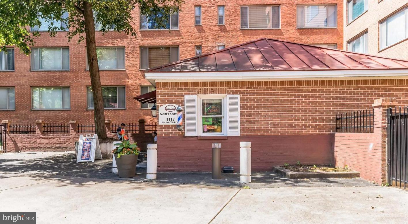 RIVER PLACE EAST - Residential Lease