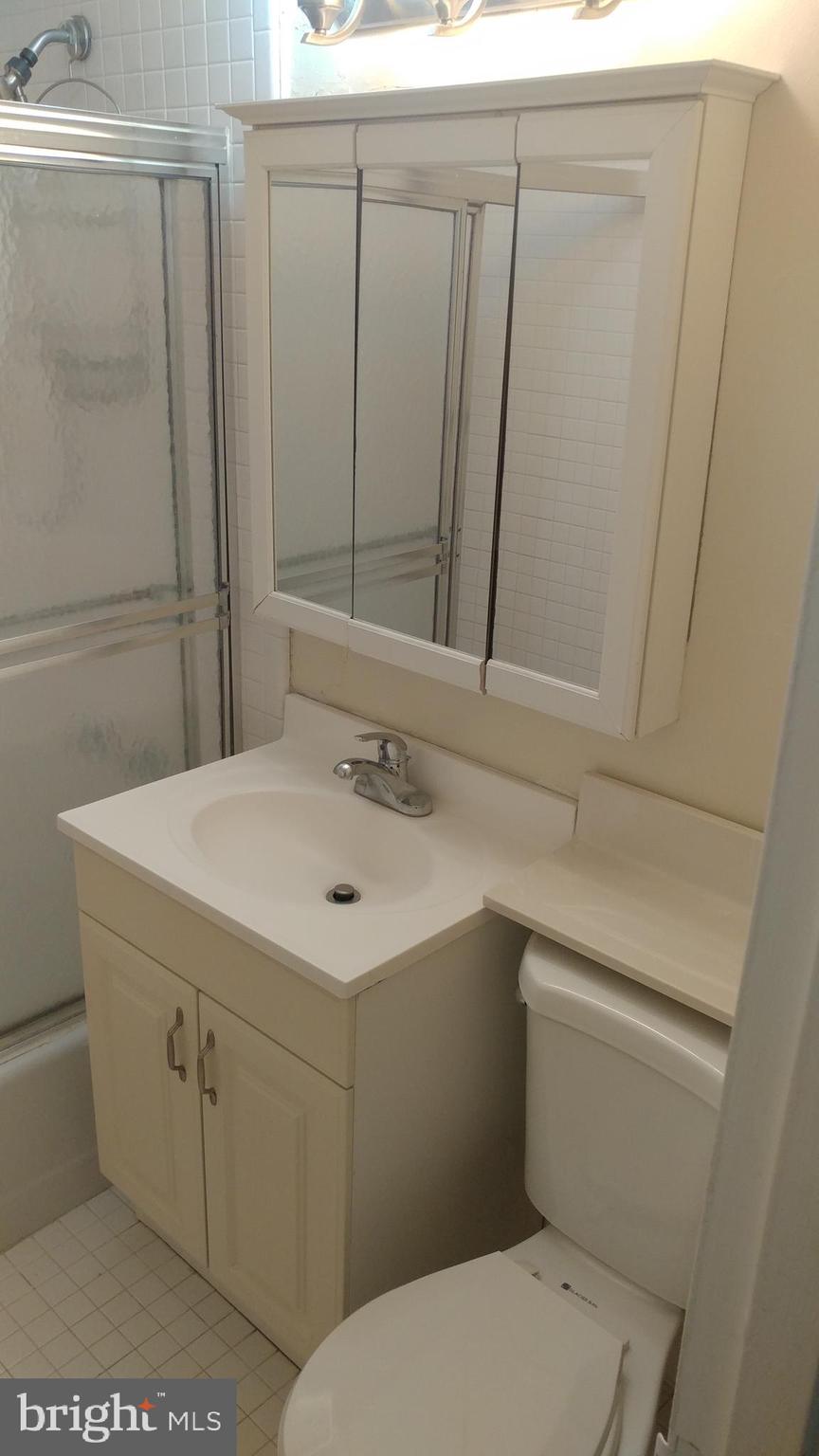 RIVER PLACE EAST - Residential Lease