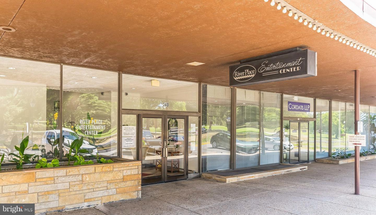 RIVER PLACE EAST - Residential Lease