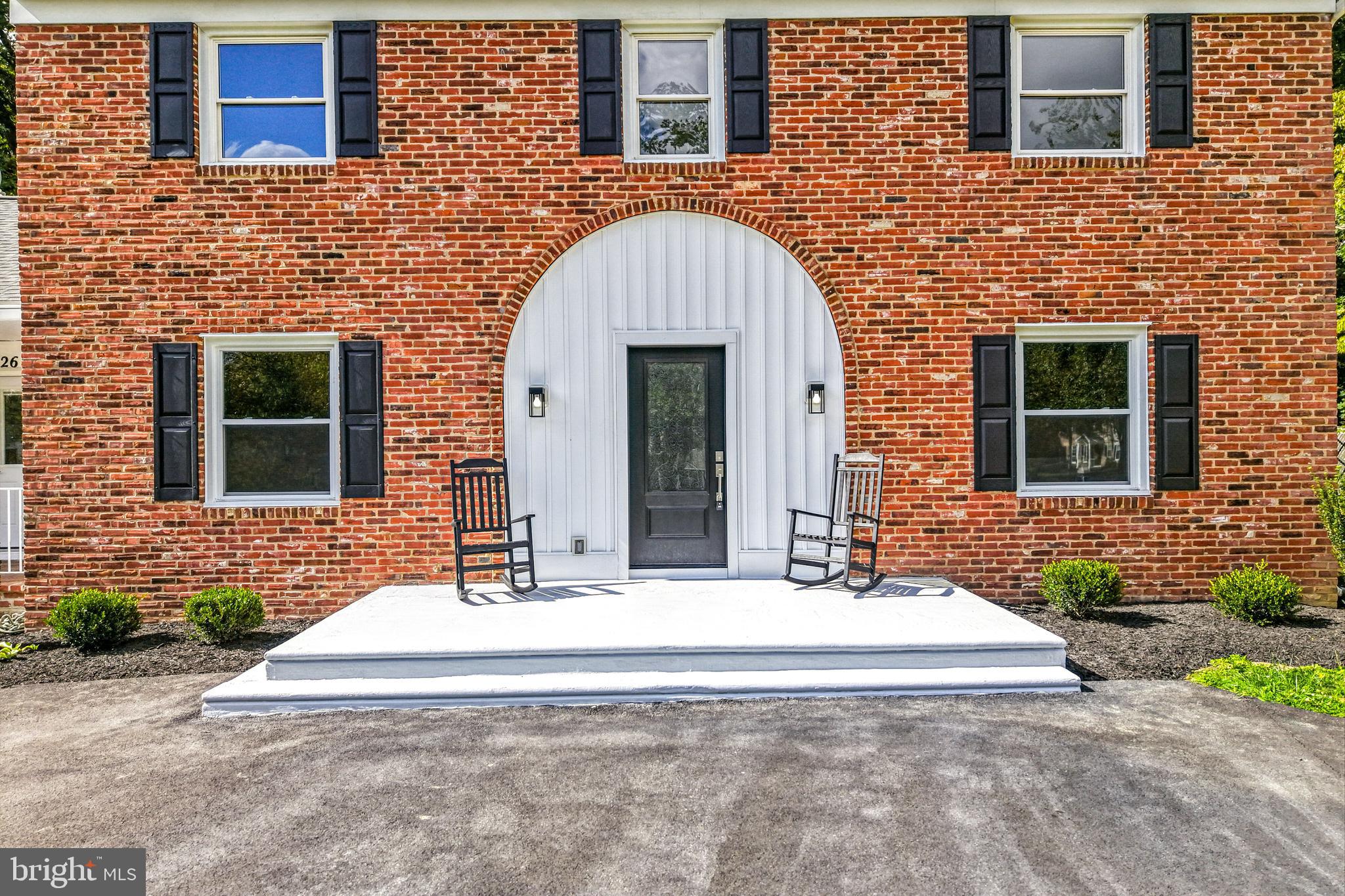 268 N RIDING DRIVE