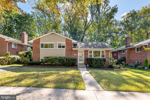 Photo of 2702 Loma Street, SILVER SPRING, MD 20902 (MLS # MDMC2203692)