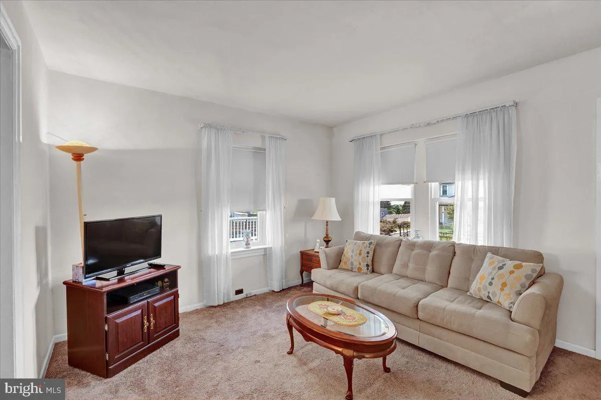 Ambler, Pennsylvania 19002, United States, 3 Bedrooms Bedrooms, ,2 BathroomsBathrooms,Residential,Pending,181220