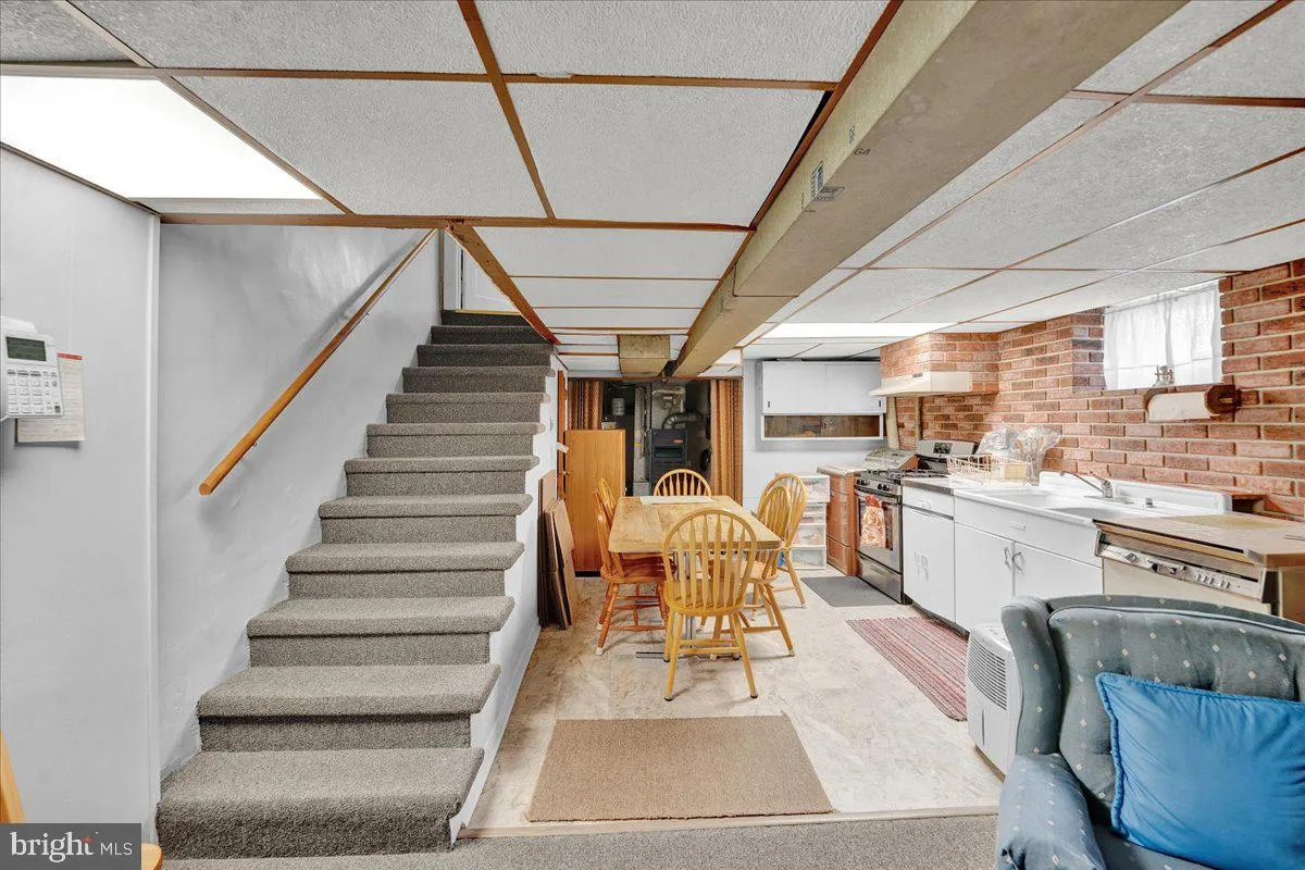 Ambler, Pennsylvania 19002, United States, 3 Bedrooms Bedrooms, ,2 BathroomsBathrooms,Residential,Pending,181220