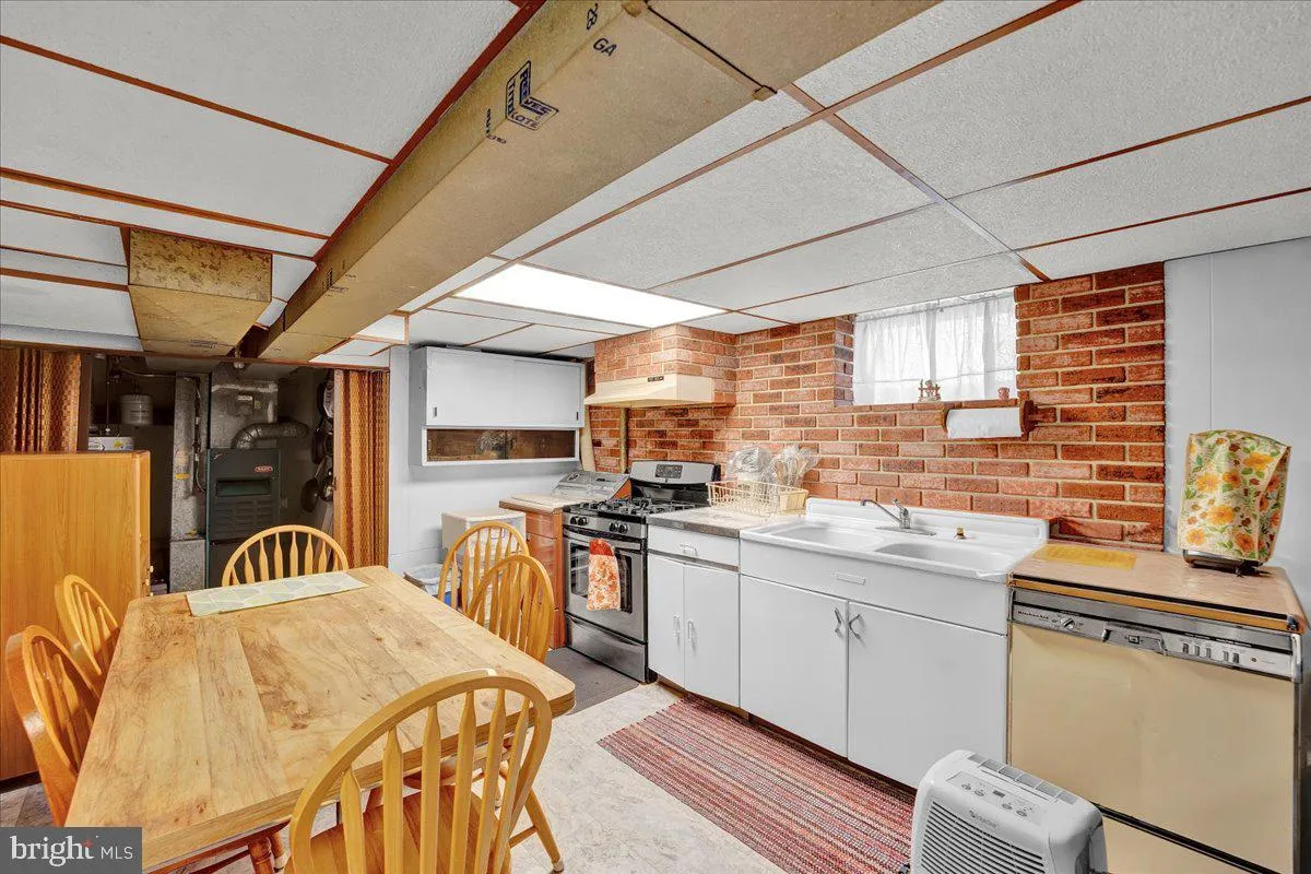 Ambler, Pennsylvania 19002, United States, 3 Bedrooms Bedrooms, ,2 BathroomsBathrooms,Residential,Pending,181220