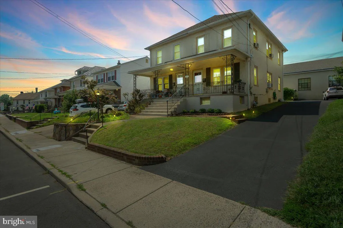 Ambler, Pennsylvania 19002, United States, 3 Bedrooms Bedrooms, ,2 BathroomsBathrooms,Residential,Pending,181220