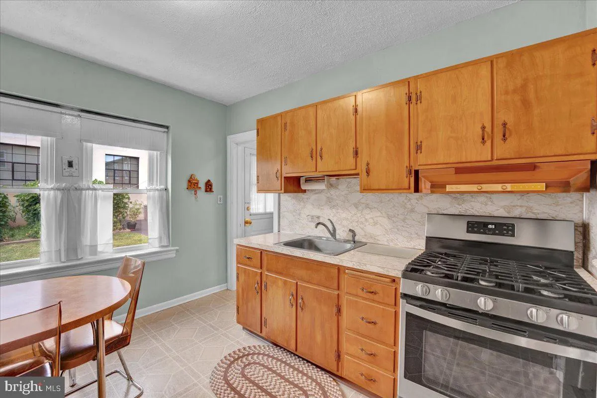 Ambler, Pennsylvania 19002, United States, 3 Bedrooms Bedrooms, ,2 BathroomsBathrooms,Residential,Pending,181220