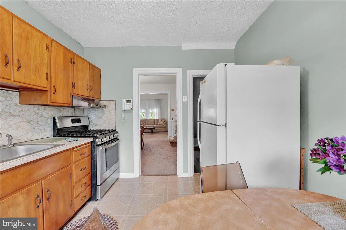 Ambler, Pennsylvania 19002, United States, 3 Bedrooms Bedrooms, ,2 BathroomsBathrooms,Residential,Pending,181220