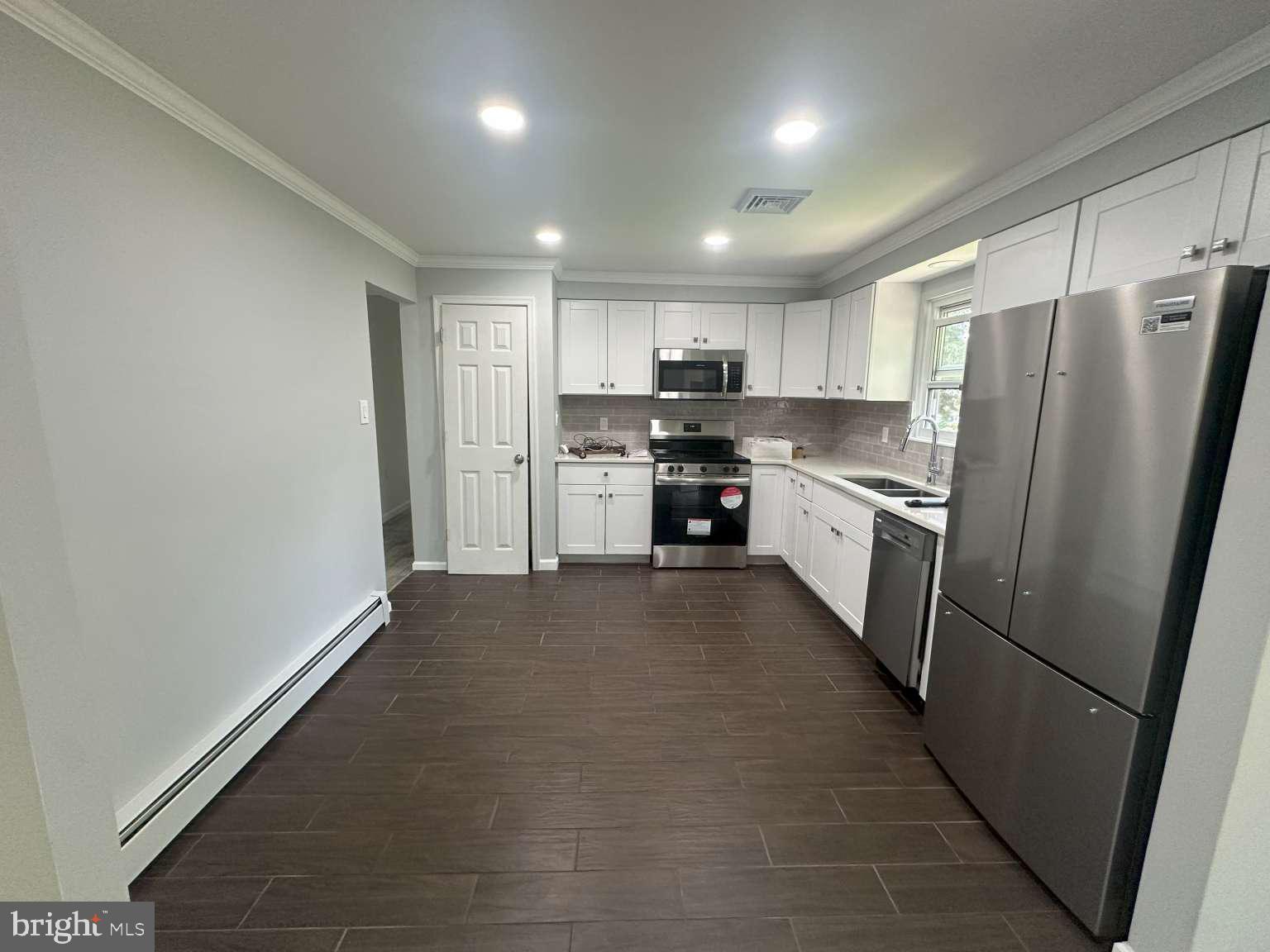 221 W PINE BOULEVARD