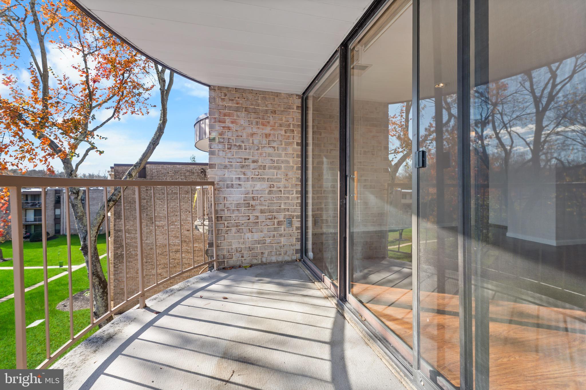 HUNTLEY SQUARE CONDOMINIUMS - Residential