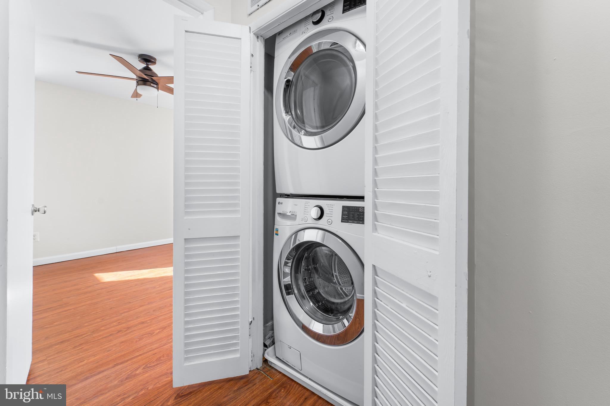 HUNTLEY SQUARE CONDOMINIUMS - Residential