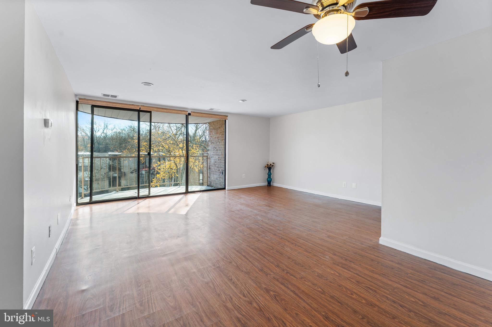 HUNTLEY SQUARE CONDOMINIUMS - Residential