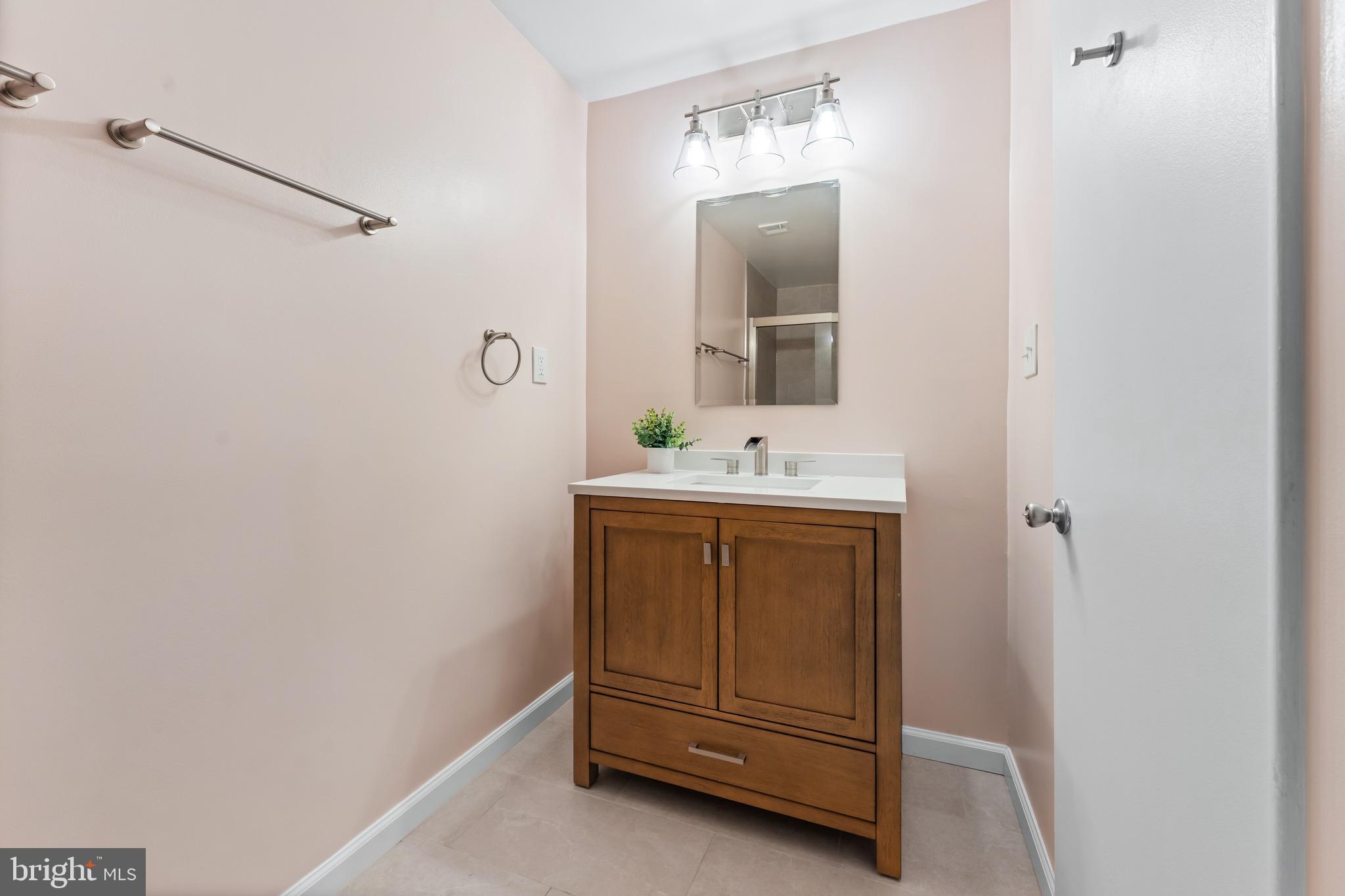 HUNTLEY SQUARE CONDOMINIUMS - Residential