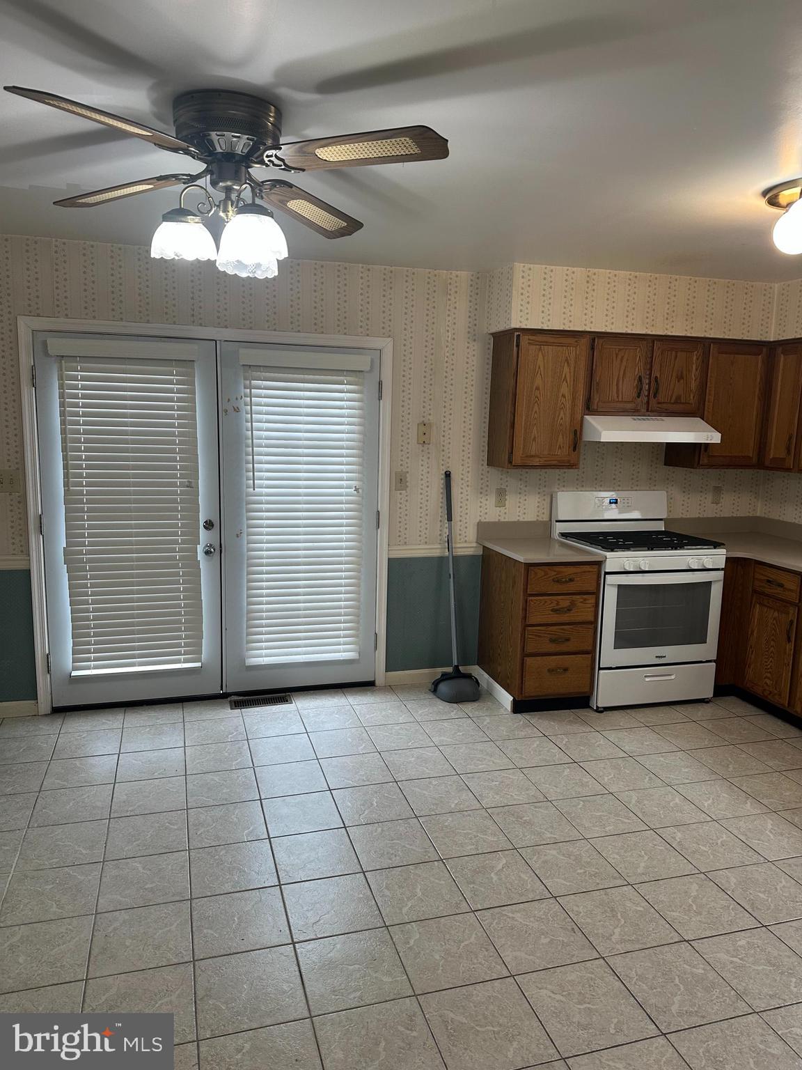 458 ELIZABETH STREET