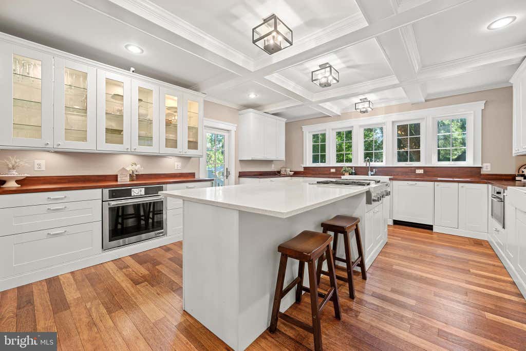 Photo of 132 S Garfield Street, ARLINGTON, VA 22204 (MLS # VAAR2077600)