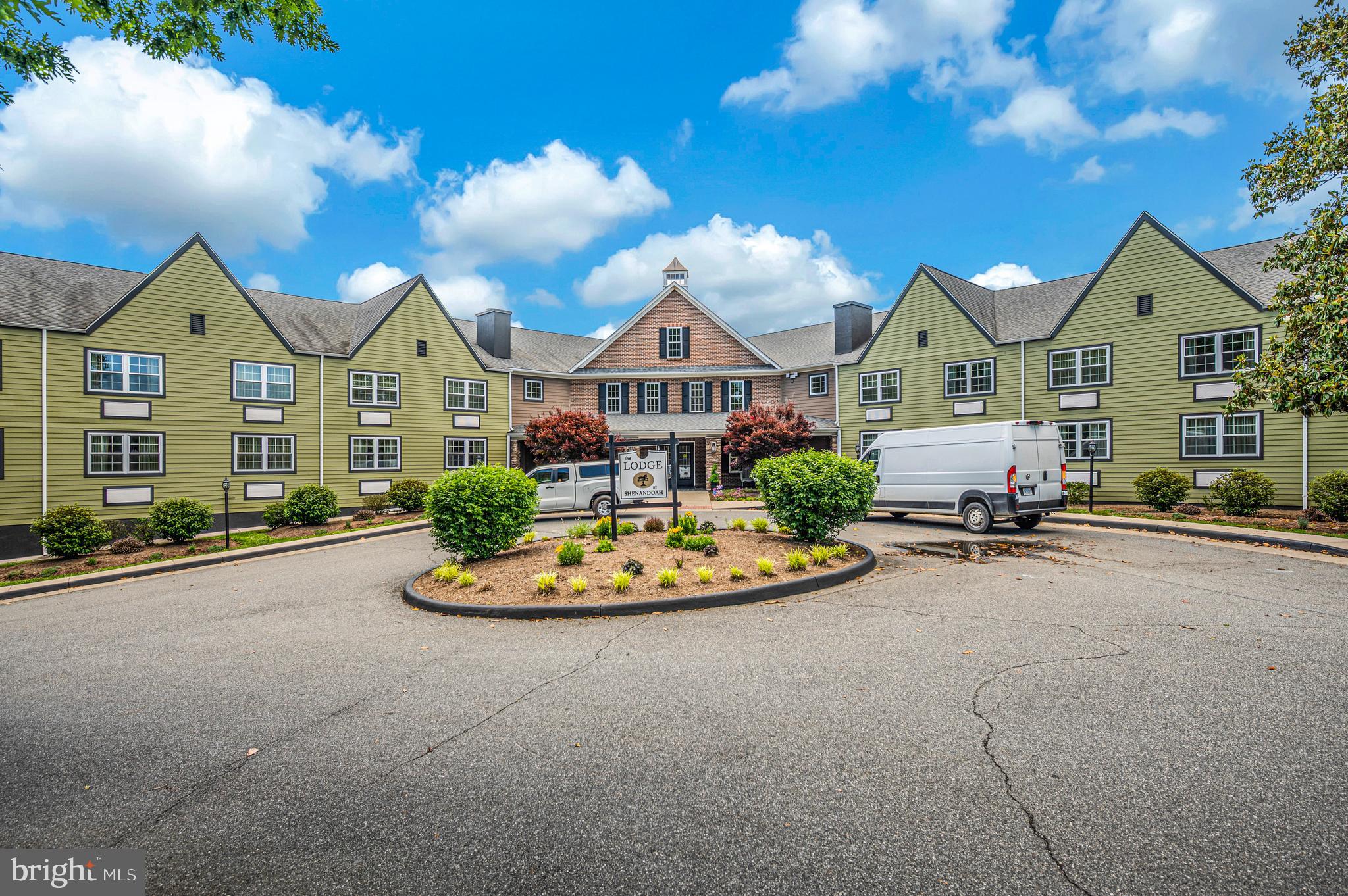 SHENANDOAH CROSSING COUNTRY CLUB - Residential