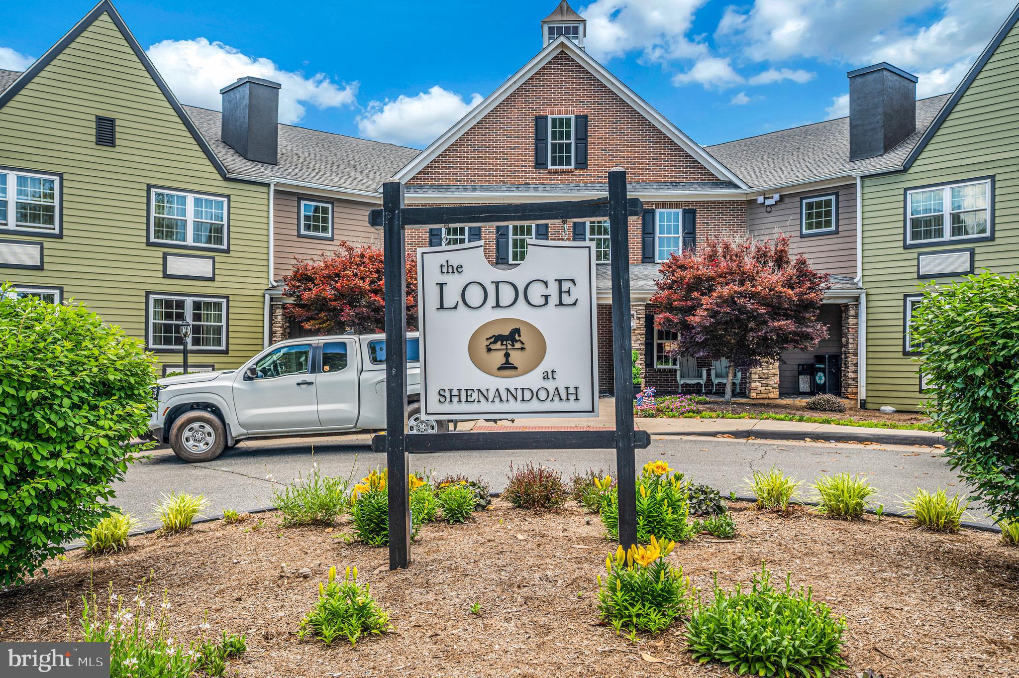 SHENANDOAH CROSSING COUNTRY CLUB - Residential