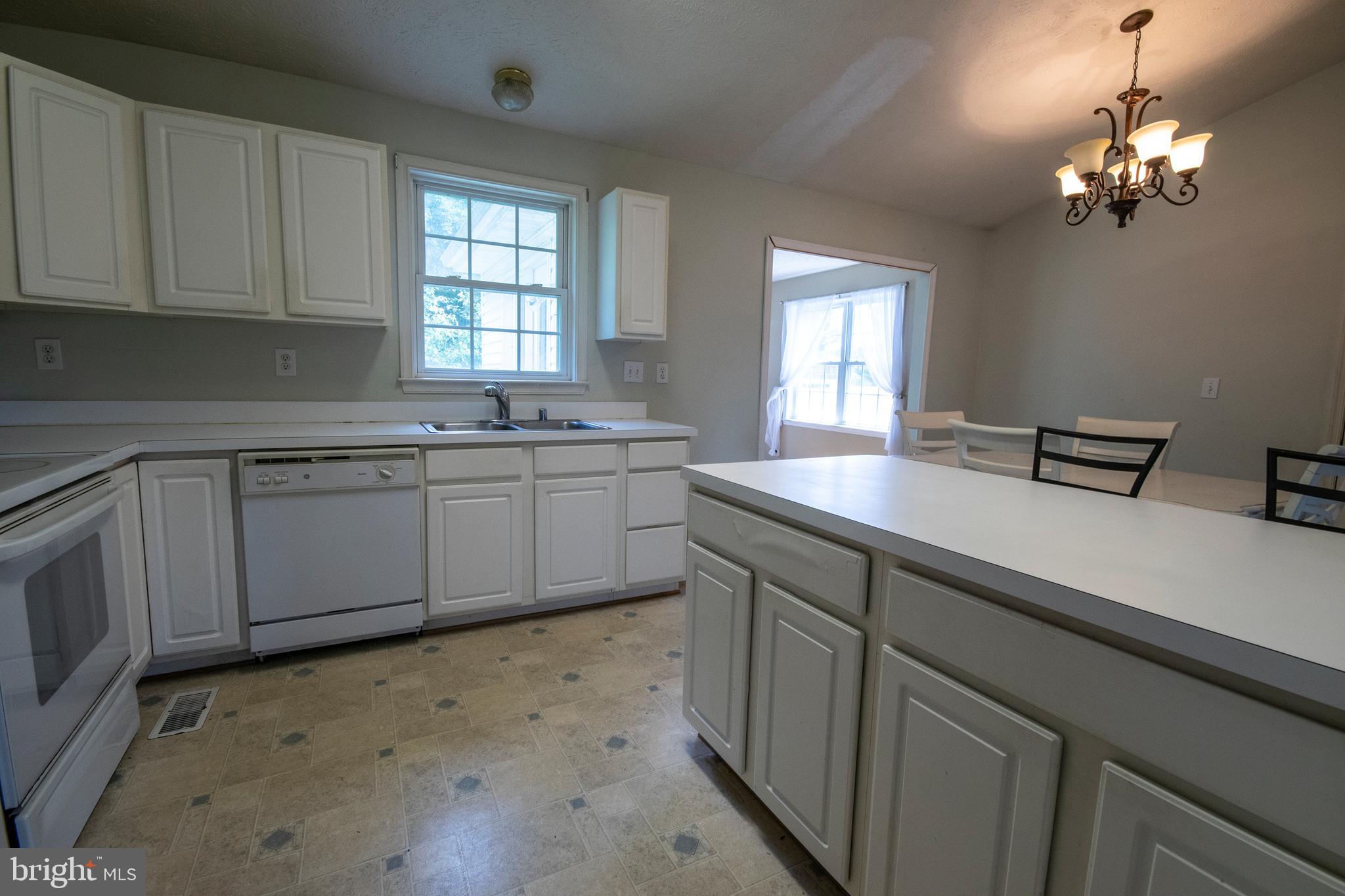 HAMILTONS CROSSING - Residential