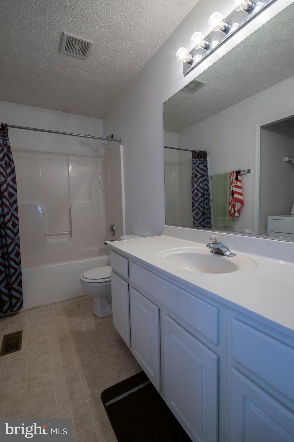 HAMILTONS CROSSING - Residential