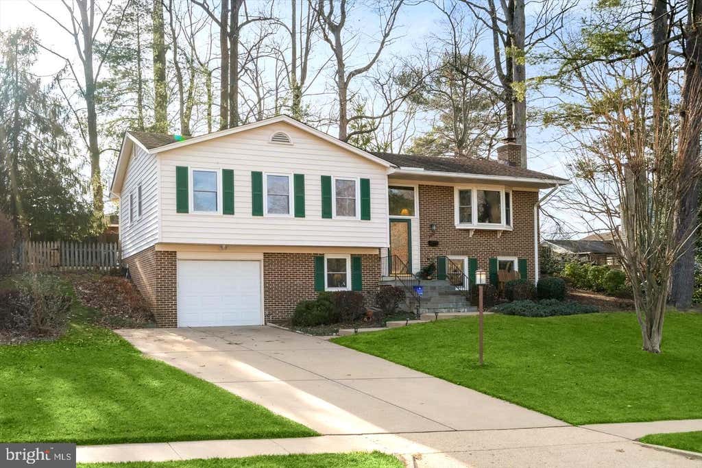 Photo of 8407 Georgian Way, ANNANDALE, VA 22003 (MLS # VAFX2315124)