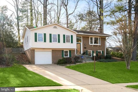 Photo of 8407 Georgian Way, ANNANDALE, VA 22003 (MLS # VAFX2315124)