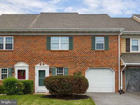Photo of 148 Rockford Square, MOUNTVILLE, PA 17554 (MLS # PALA2071886)