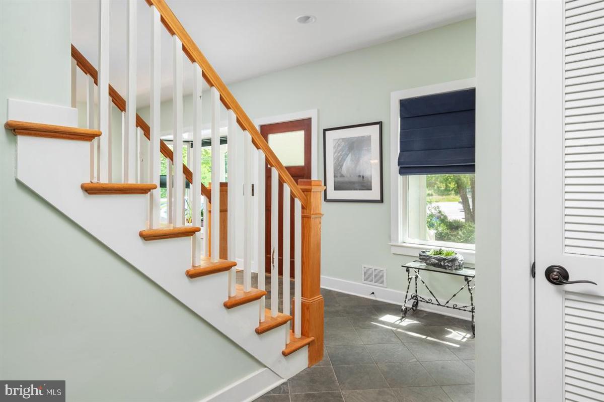 HILLSMERE SHORES - Residential