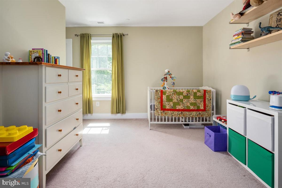 HILLSMERE SHORES - Residential