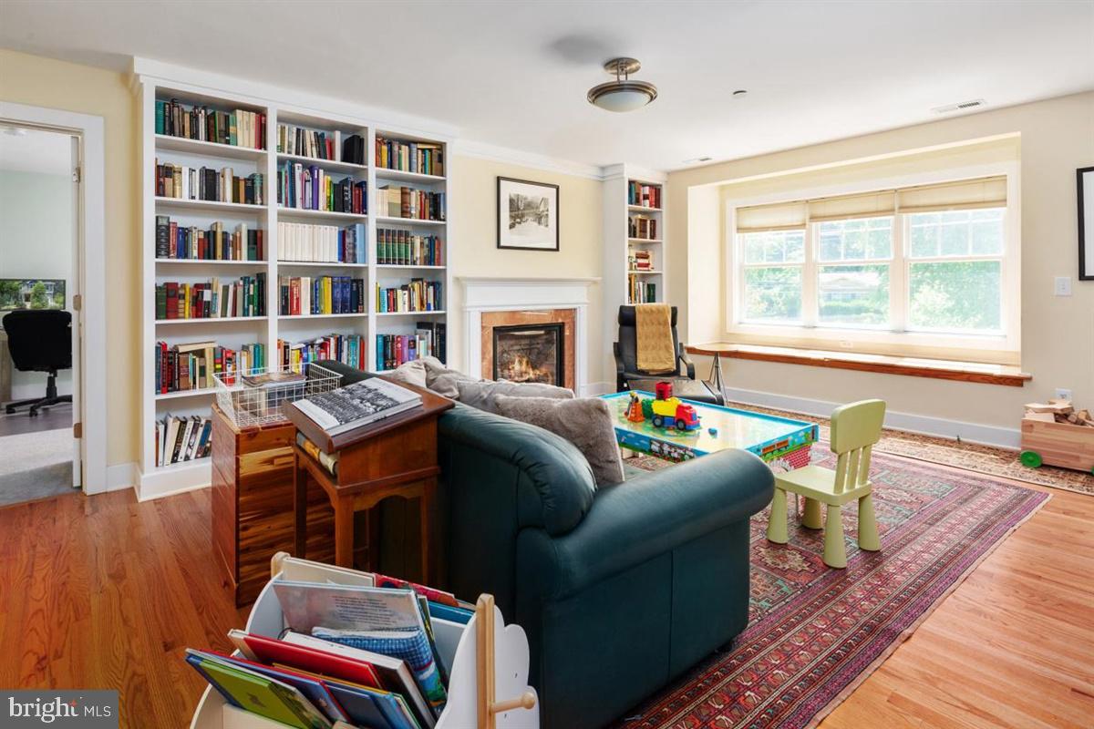 HILLSMERE SHORES - Residential