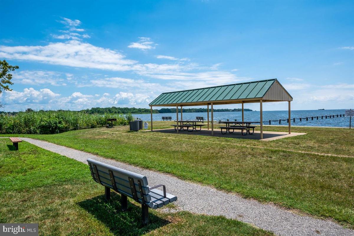 HILLSMERE SHORES - Residential