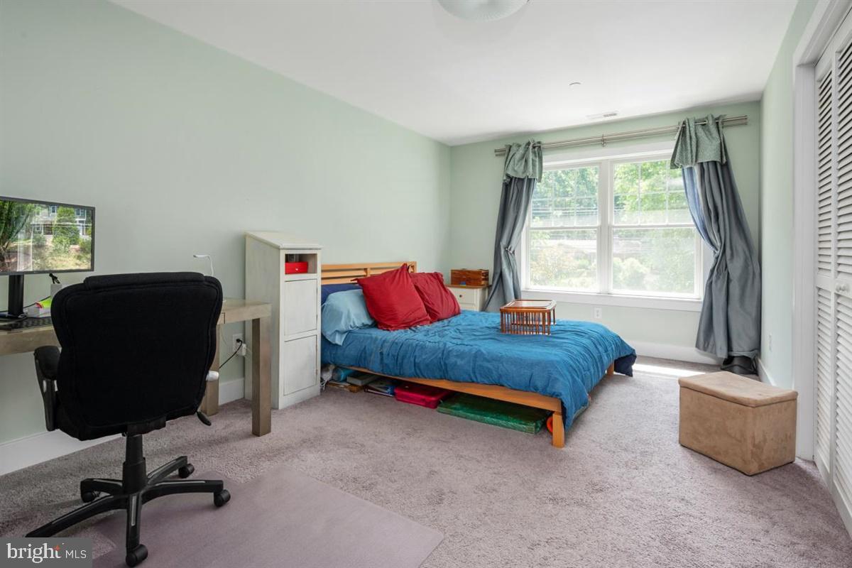 HILLSMERE SHORES - Residential