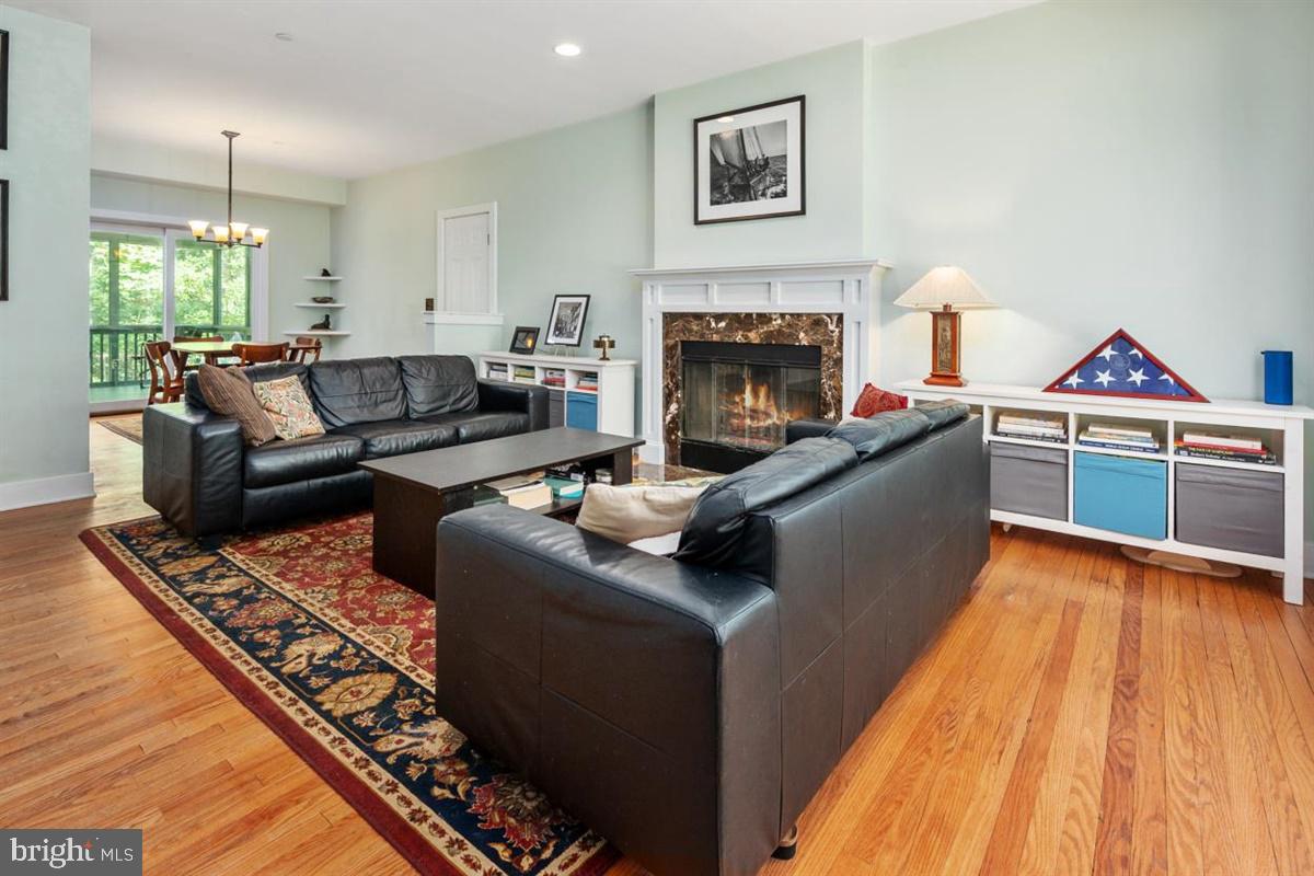 HILLSMERE SHORES - Residential