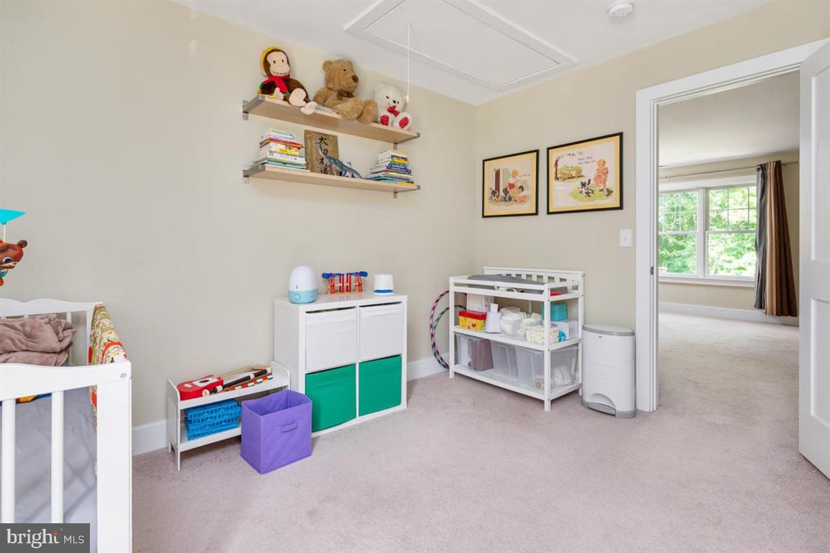 HILLSMERE SHORES - Residential