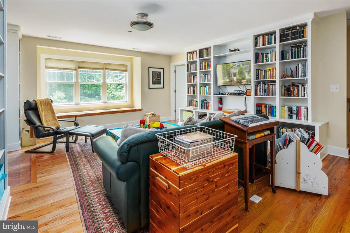 HILLSMERE SHORES - Residential