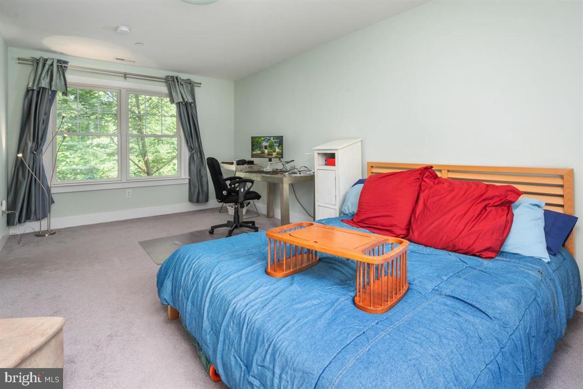 HILLSMERE SHORES - Residential