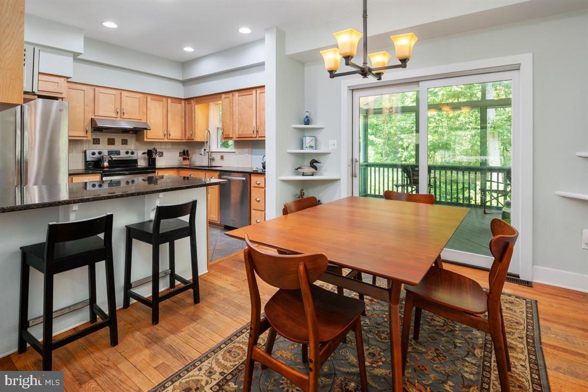 HILLSMERE SHORES - Residential