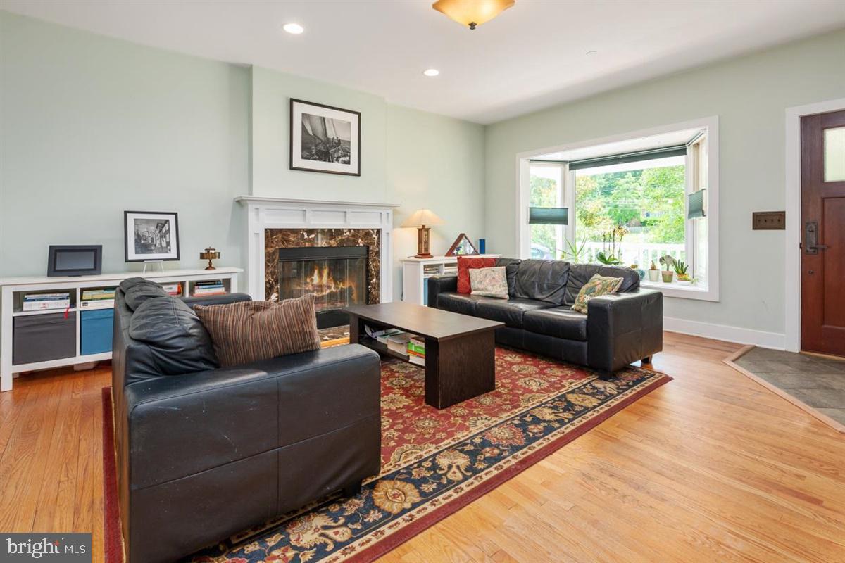 HILLSMERE SHORES - Residential