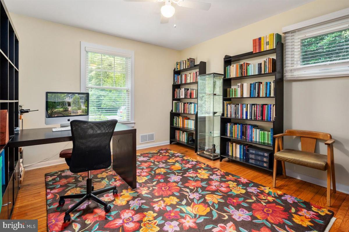 HILLSMERE SHORES - Residential