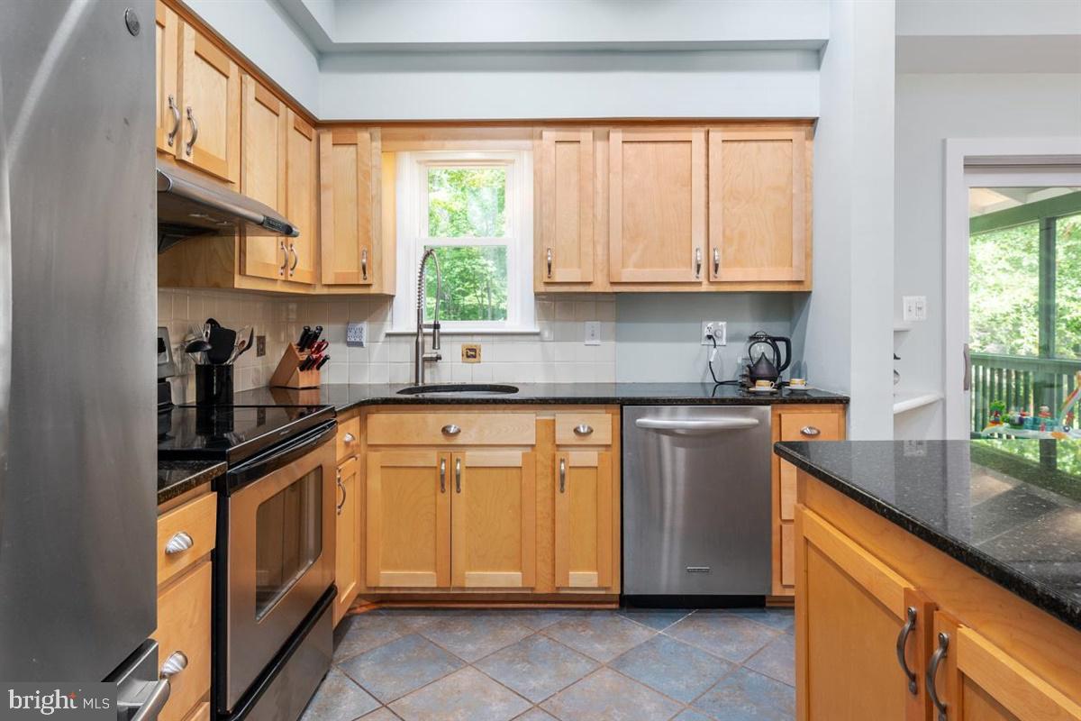 HILLSMERE SHORES - Residential