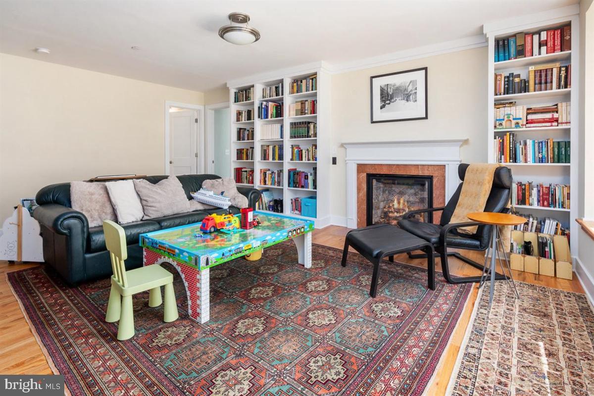 HILLSMERE SHORES - Residential